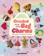 Text: "Crochet Your Own Bag Charms - 30 Projects to Maximize Your Style." Verschiedene gehäkelte Anhänger auf Regenbogenhintergrund.