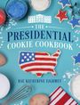 Text: THE PRESIDENTIAL COOKIE COOKBOOK, RAE KATHERINE EIGHMEY. Eine USA-Karte als Keks, dekoriert in Rot, Weiß, Blau.