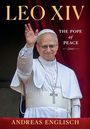 "LEO XIV, THE POPE OF PEACE, ANDREAS ENGLISCH." Ein lächelnder Mann im Papstgewand winkt vor rotem Hintergrund.