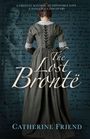 "A ghostly mansion. An impossible love. A dangerous discovery." "The Lost Brontë" von Catherine Friend. Frau im historischen Kleid.