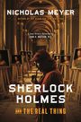 Text: "Nicholas Meyer. Sherlock Holmes and the Real Thing." Ein Gentleman mit Mütze, Pfeife in Hand, steht in einer Kunstgalerie.