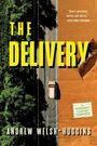 "The Delivery" in gelben Lettern, kleines weißes Fahrzeug auf einer Straße, umgeben von Bäumen und braunem Papier.