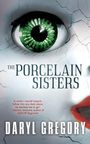 Titel: "The Porcelain Sisters". Darunter ein Zitat von Seanan McGuire. Großes, grünes Auge und ein roter Lippenstiftabdruck sichtbar.