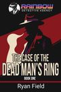 "The Case of the Dead Man's Ring, Book One, Ryan Field." Illustration eines Detektivs im Retro-Stil mit Hut und Pfeife.