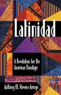 Titel: Latinidad. Untertitel: A Revolution for the American Paradigm. Autor: Anthony M. Stevens-Arroyo. Bunte Stoffmuster-Hintergrund.