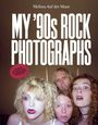 "My ’90s Rock Photographs" steht oben in großen weißen Buchstaben. Vier Personen schauen direkt in die Kamera.
