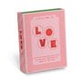 "Little Box of Love" steht auf einer rosa Schachtel mit roten Buchstaben und dekorativen Linien.