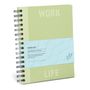Text: "WORK LIFE", "WORK/LIFE CUSTOMIZABLE JOURNAL", "INCLUDES 200+ STICKERS". Spiralgebundenes Notizbuch mit grünem Cover.