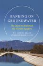 Text: "Banking on Groundwater: The Quest to Replenish the World's Aquifers" von William M. Alley und Rosemarie Alley. Darunter ein Bewässerungskanal mit Bergen im Hintergrund.