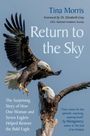 "Return to the Sky" von Tina Morris, Vorwort Dr. Elizabeth Gray. Zwei Weißkopfseeadler im Flug über einem Baumstumpf.