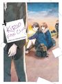 „Vol. 4 Kirio Fan Club“ steht auf einem weißen Blatt. Zwei Mädchen sitzen in Schuluniformen, ein Äffchen ist in der Nähe.