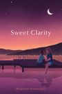 Text: "Sweet Clarity" und "Rhiannon Richardson". Zwei Personen sitzen auf einem Steg am Wasser unter einem sternenklaren Himmel.