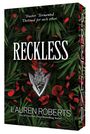 Text: "Traitor. Tormented. Destined for each other." "RECKLESS" "LAUREN ROBERTS" "The #1 New York Times Bestselling Series." Im Hintergrund grüne Blätter und rote Blüten.