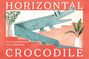 „HORIZONTAL CROCODILE“ in weißen Buchstaben. Ein illustriertes Krokodil auf orangenem Hintergrund mit zwei Pflanzen in Vasen.