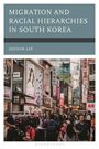 "MIGRATION AND RACIAL HIERARCHIES IN SOUTH KOREA" von Seonok Lee; Straßenszene in belebter Einkaufsstraße mit vielen Schildern.
