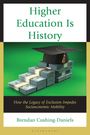 "**Higher Education Is History**" und darunter Stapel von Geldscheinen mit einem Doktorhut.