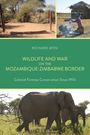 Text: "RICHARD MTISI. WILDLIFE AND WAR ON THE MOZAMBIQUE-ZIMBABWE BORDER. Colonial Fortress Conservation Since 1950."

Beschreibung: Elefanten auf einer grünen Wiese, oben ein Dorf mit Kochtopf.