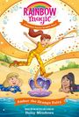 "Rainbow Magic. A Rainbow Fairies Graphic Novel. Amber the Orange Fairy. By Daisy Meadows." Illustrative Szene mit Feen.