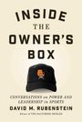 "Inside the Owner's Box" von David M. Rubenstein; zeigt eine Mütze mit einem orangenen Bürostuhl-Logo.