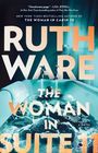 "THE WOMAN IN SUITE 10: A NOVEL von RUTH WARE" steht in großen Buchstaben über einer gefüllten Badewanne.
