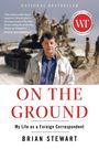 Zitate von Peter Mansbridge. Titel: "ON THE GROUND". Autor: Brian Stewart. Ein Mann steht vor Soldaten und einem Panzer.