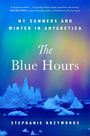 Titel: The Blue Hours. Text: My Summers and Winters in Antarctica. Unten: Stephanie Krzywonos. Eisberge vor buntem Himmel.