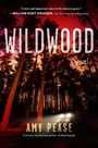 "WILDWOOD, A Novel, Amy Pease." Im Wald beleuchtet ein Auto die Szene bei Sonnenuntergang in Orange und Rot.