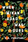 "When Mikan Road Was Ours" von D.K. Furutani, ein Roman. Illustration von Orangen und grünen Blättern.