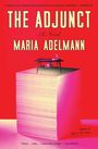„THE ADJUNCT“, „A Novel“, „MARIA ADELMANN“. Ein kleiner Tisch auf einem hohen Papierstapel mit rotem Hintergrund.