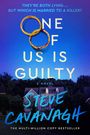 "THEY'RE BOTH LYING… BUT WHICH IS MARRIED TO A KILLER? ONE OF US IS GUILTY. A novel by Steve Cavanagh." Zwei Ringe, Haus im Hintergrund.