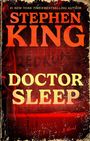 Text: "REDRUM", "DOCTOR SLEEP", "STEPHEN KING". Hintergrund rot und schwarz, Rauch und abgenutzte Ränder.