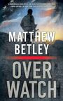 „MATTHEW BETLEY“, „OVER WATCH“. Silhouette eines Soldaten vor einer Flagge und Sonnenaufgang.