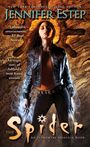 Text: Jennifer Estep, "Unbeatable entertainment!" -RT Book Reviews, An origin story of Ashland’s most feared assassin, The Spider: An Elemental Assassin Book. Eine Frau in Lederjacke steht vor einer orange beleuchteten Wand.