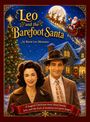 "Leo and the Barefoot Santa" von Brent Leo Mounsey. In einer festlichen Szene mit einem Paar, Weihnachtsmann und Haus.