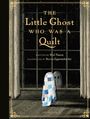 Text: "The Little Ghost Who Was a Quilt". Ein Geist in einem Patchwork-Muster steht vor einem Fenster.