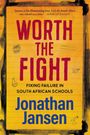 „WORTH THE FIGHT“ in Rot, „FIXING FAILURE IN SOUTH AFRICAN SCHOOLS“ in Schwarz, „Jonathan Jansen“ in Blau. Zeichnungen: Bücher, Lineal.