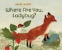 Titel: "Where Are You, Ladybug?". Ein Fuchs steht in einem Feld neben Erdbeeren und einer Marienkäfer-Pflanze.