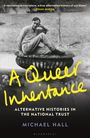 „A Queer Inheritance” in gelber Schrift. Foto: Mann lehnt entspannt an einem steinernen Wasserbecken im Freien.
