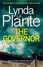 Lynda La Plante: THE GOVERNOR. "She's the best woman for the job that doesn't mean it'll be easy." Stacheldraht vor wolkigem Himmel.