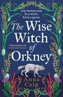 „The Wise Witch of Orkney“ von Anna Caig. Ein Wolf, Pflanzen, kühles Blau als Hintergrund.