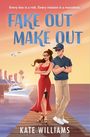"Fake Out Make Out" und "Kate Williams" vor Sonnenuntergang, ein Paar auf einem Steg, Yacht im Hintergrund.
