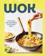 "WOK: Stir-fries & One-pan cooking for everyday meals." Eine Hand serviert Nudeln aus einem Wok.