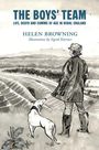 Text: "THE BOYS' TEAM", "LIFE, DEATH AND COMING OF AGE IN RURAL ENGLAND", "HELEN BROWNING", "Illustrations by Sigrid Koerner". Illustration: Person mit Hund schaut in Landschaft.