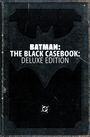"BATMAN: THE BLACK CASEBOOK: DELUXE EDITION" in weißer Schrift. Großes Batman-Logo im Hintergrund. DC-Logo unten.