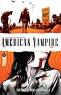 "American Vampire Book 4" Text im oberen Bereich. Unten eine Frau mit Blut am Mund, Illustration in kräftigen Farben.