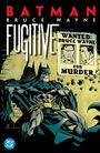 Comic-Cover mit Titeln "Batman Bruce Wayne Fugitive" und "Wanted: Bruce Wayne for Murder". Batman steht davor.