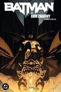 „BATMAN BY CHIP ZDARSKY OMNIBUS VOLUME TWO.“ Illustration von Batman oben auf einem Wasserspeier.