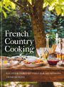 „French Country Cooking“; unten: „Recipes & Table Settings for All Seasons, Trish Deseine“. Ein gedeckter Tisch im Freien.