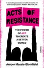 Der Text auf einem Protestbanner lautet „ACTS OF RESISTANCE“. Darunter steht „THE POWER OF ART TO CREATE A BETTER WORLD“.