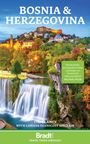 "BOSNIA & HERZEGOVINA", Zitat von Michael Palin über Bradt Guides, Wasserfall vor bunter Stadtlandschaft bei Dämmerung.